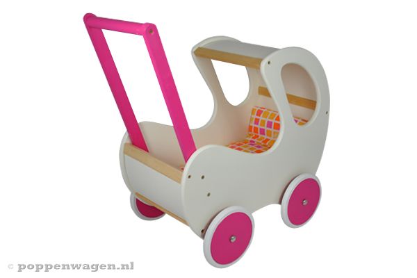 Poppenwagen met dekentje