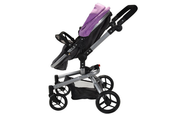 Met boodschappenmandje.