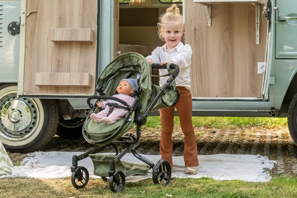 Emmy is 3 jaar en 8 maanden oud en 105,5 cm lang