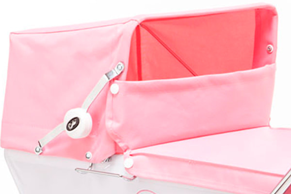 Inklapbare poppenwagen.