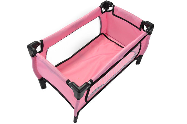 Met inklapbaar poppenbedje