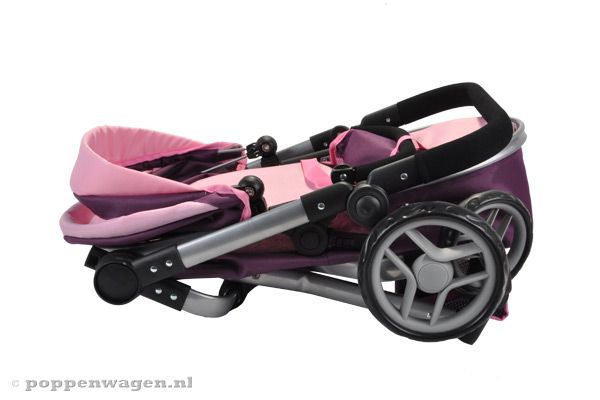 De poppenwagen is inklapbaar.