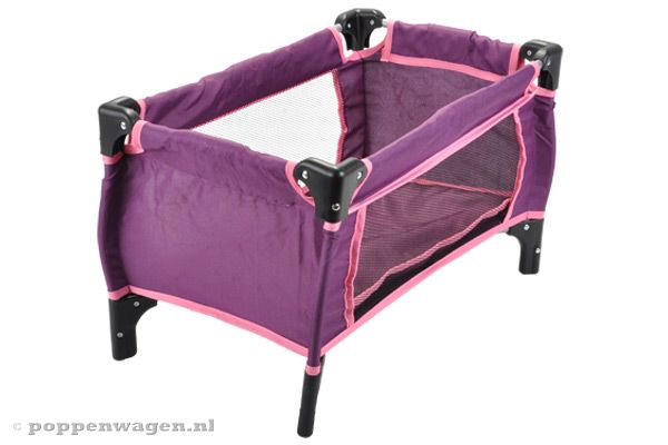 Met inklapbaar poppenbedje.