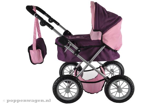Degelijke poppenwagen met luiertas.