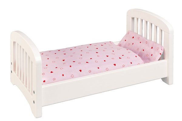 Wit houten poppenbed van Goki.