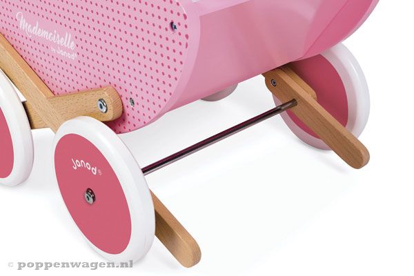 De wielas is van metaal.