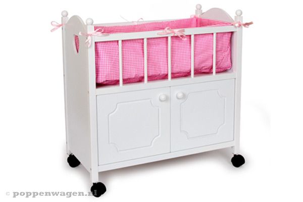 Poppenbedje met kast.